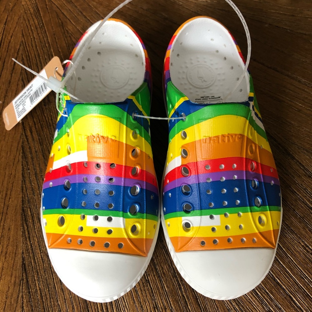 NWT Native Shows Jefferson rainbow c9